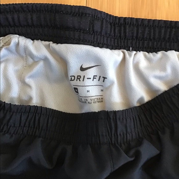 Nike shorts Size M - Picture 3 of 3